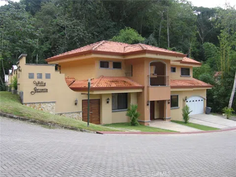 57 COSTA RICA- PUNTA LEONA