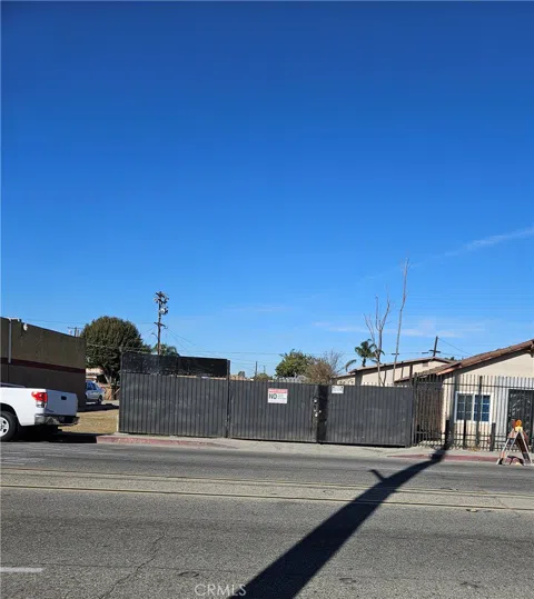 653 W Compton Boulevard