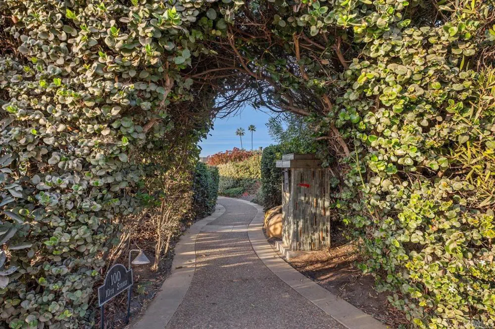100 10th Street Del Mar, CA 92014