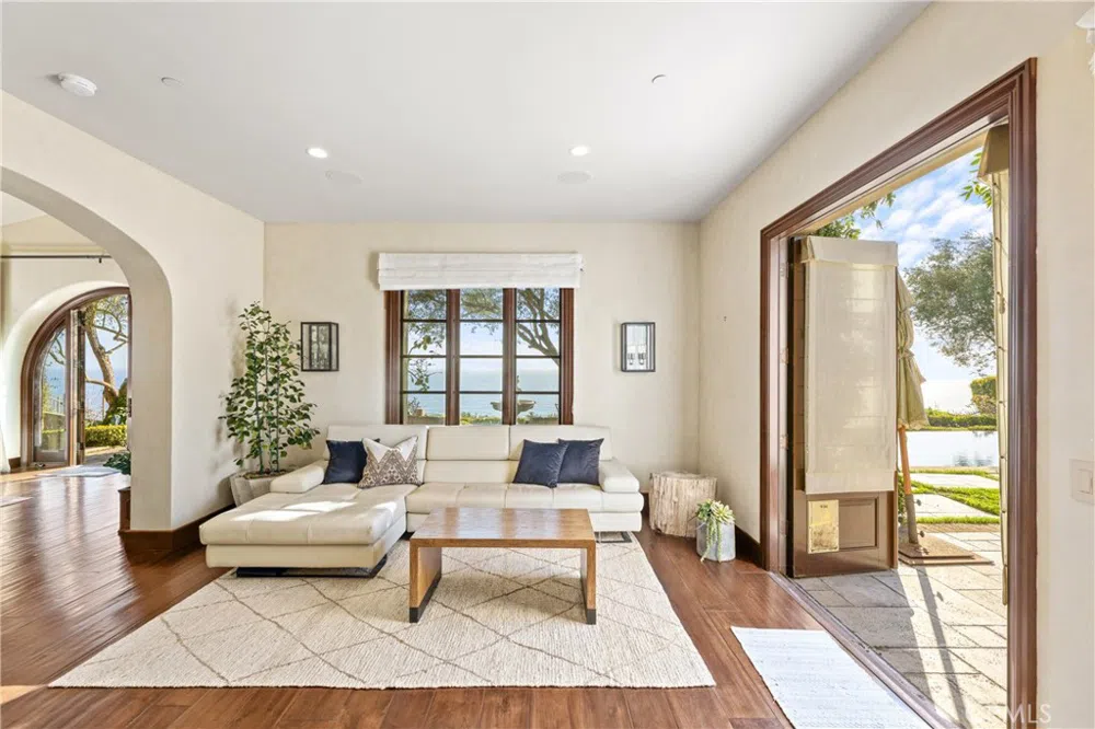 16 Shore Walk Newport Coast, CA 92657