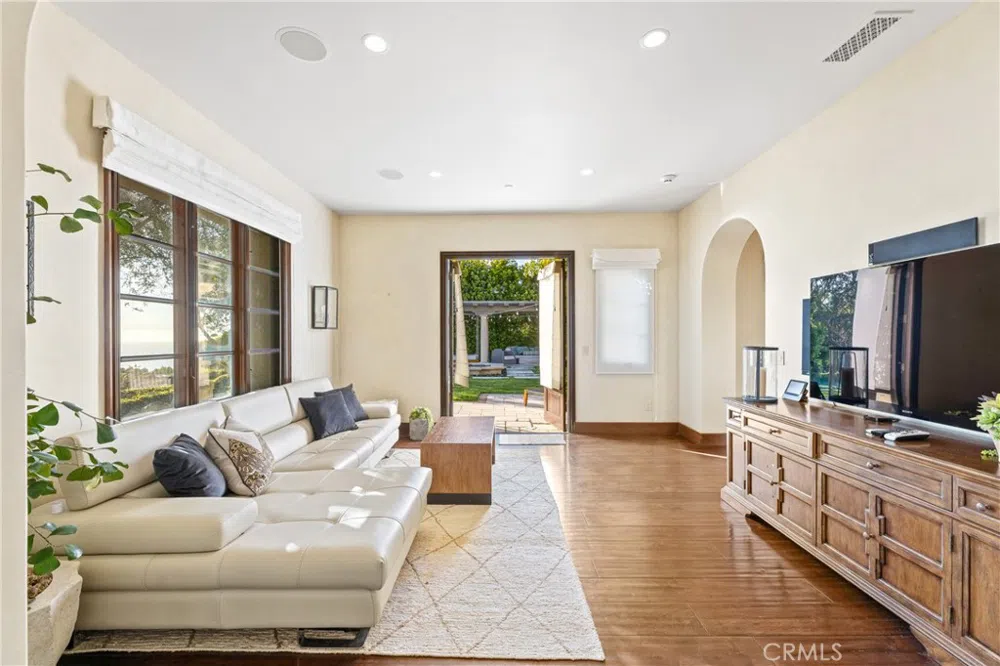 16 Shore Walk Newport Coast, CA 92657