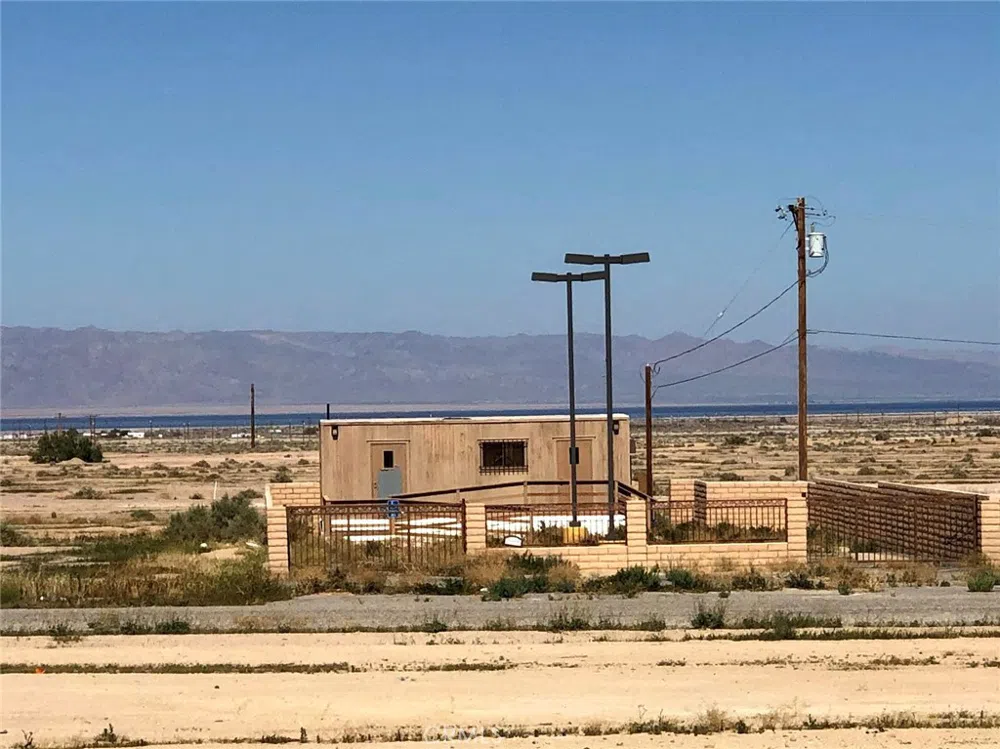 1972 Thomas R Cannell Road Salton City, CA 92274