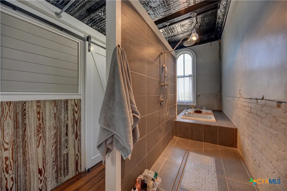 103 Main #B Moulton, TX 77975