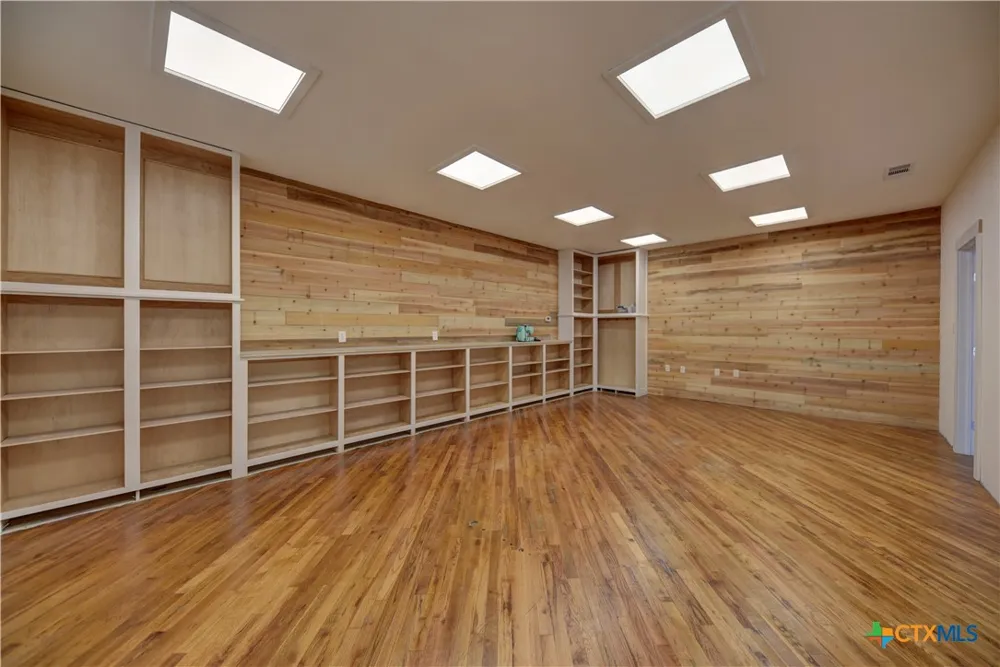 103 Main #B Moulton, TX 77975