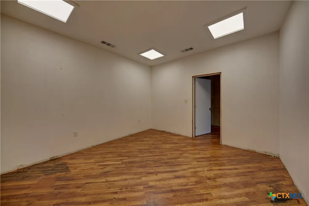 103 Main #B Moulton, TX 77975