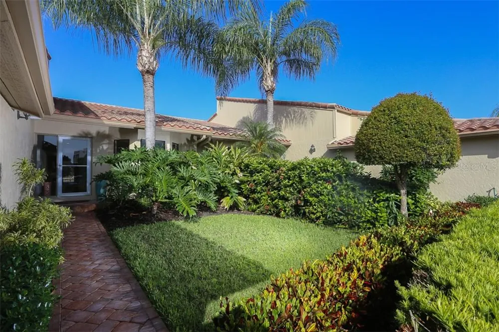 2319 HARBOUR OAKS DRIVE Longboat Key, FL 34228