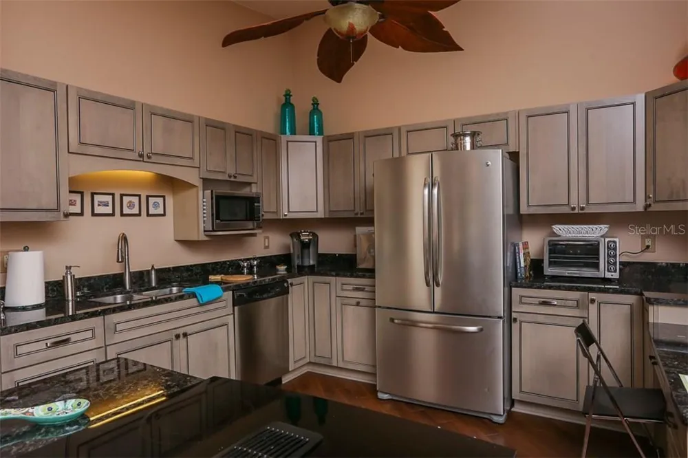 2319 HARBOUR OAKS DRIVE Longboat Key, FL 34228