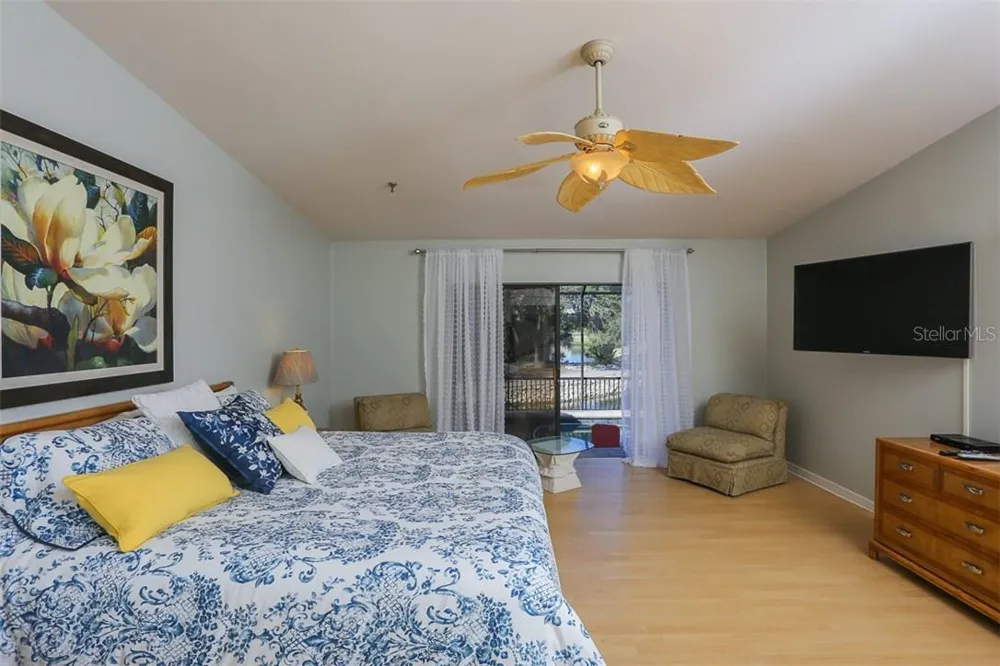 2319 HARBOUR OAKS DRIVE Longboat Key, FL 34228