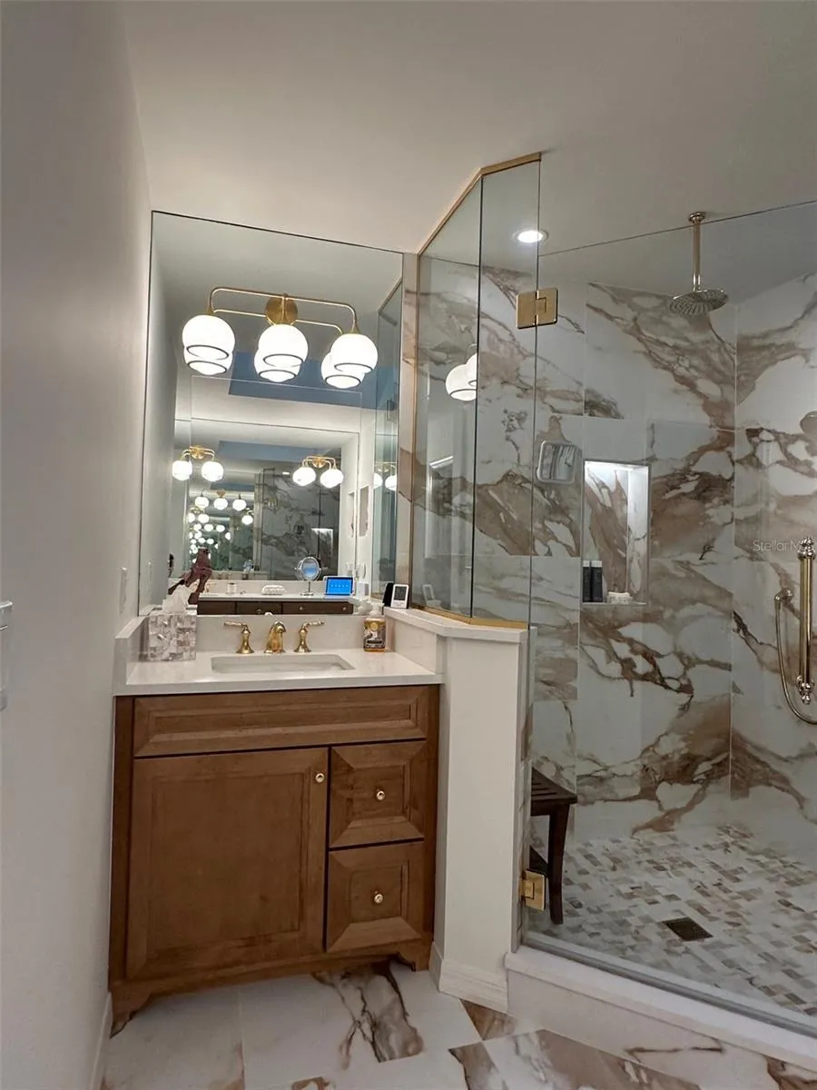 2319 HARBOUR OAKS DRIVE Longboat Key, FL 34228