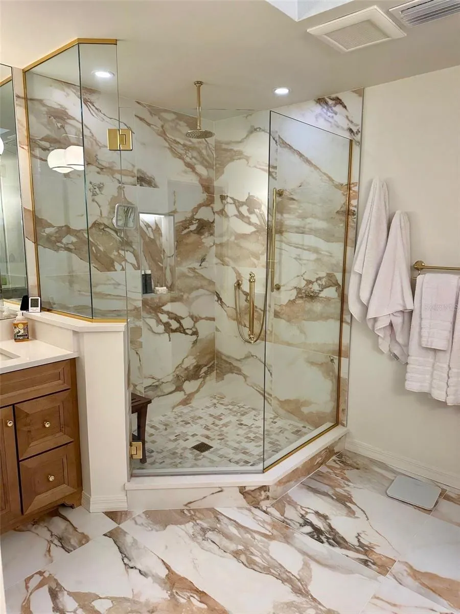 2319 HARBOUR OAKS DRIVE Longboat Key, FL 34228