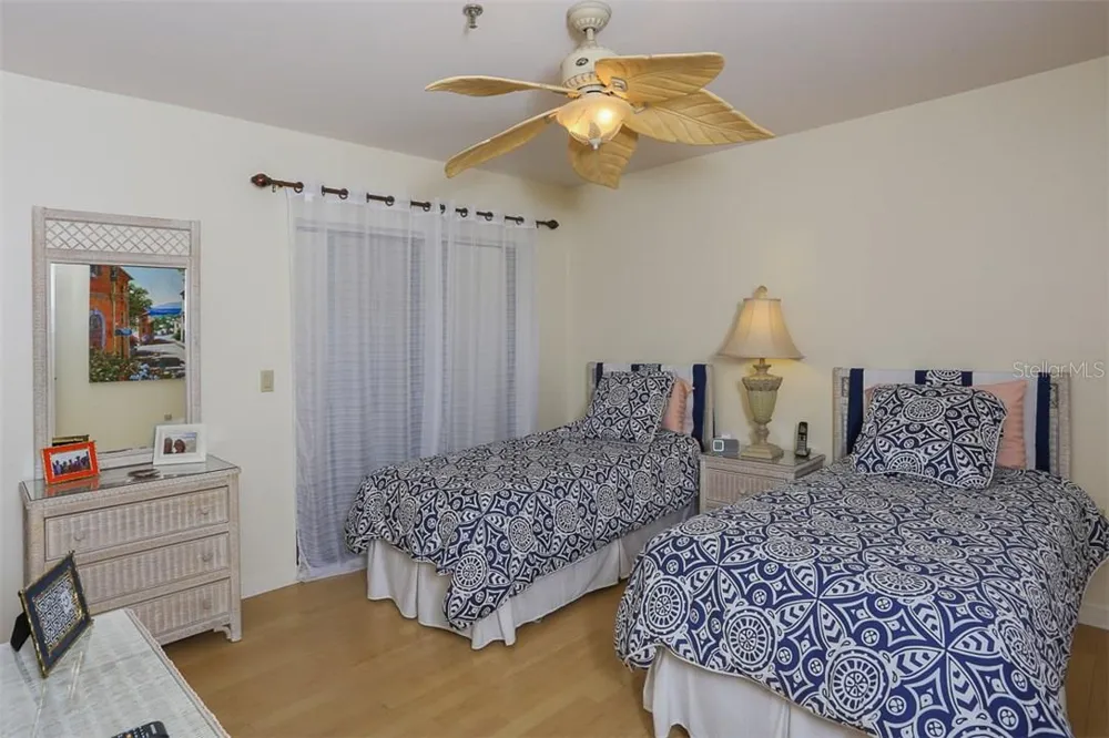 2319 HARBOUR OAKS DRIVE Longboat Key, FL 34228