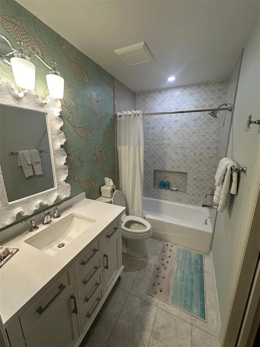 2319 HARBOUR OAKS DRIVE Longboat Key, FL 34228