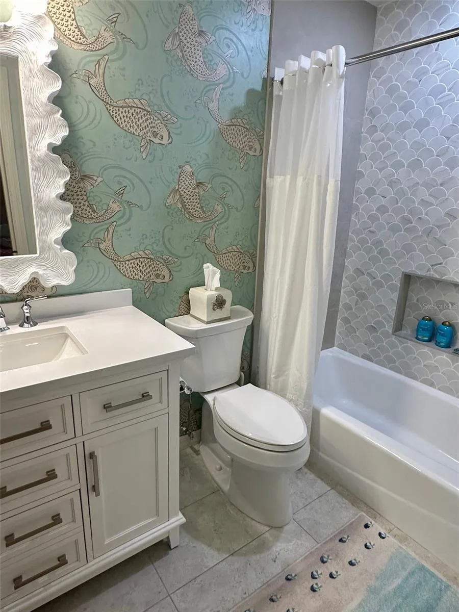 2319 HARBOUR OAKS DRIVE Longboat Key, FL 34228