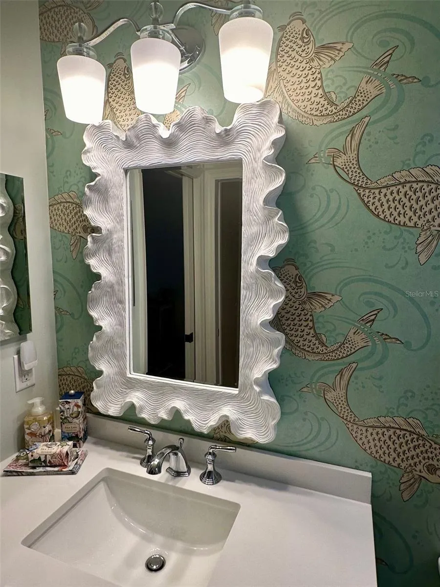 2319 HARBOUR OAKS DRIVE Longboat Key, FL 34228
