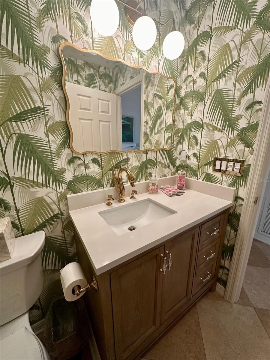 2319 HARBOUR OAKS DRIVE Longboat Key, FL 34228