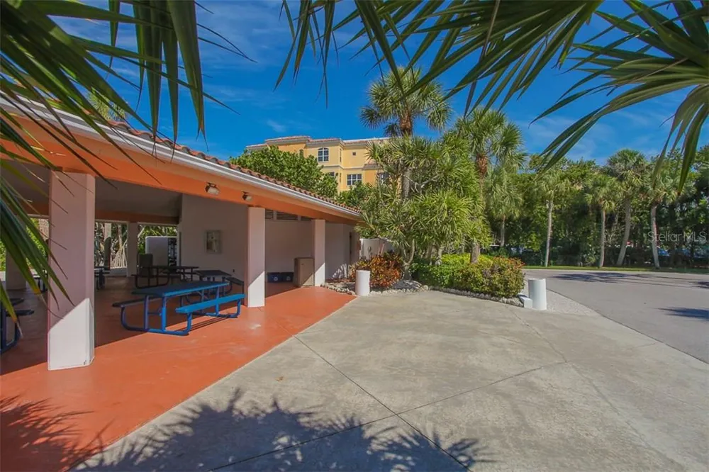 2319 HARBOUR OAKS DRIVE Longboat Key, FL 34228