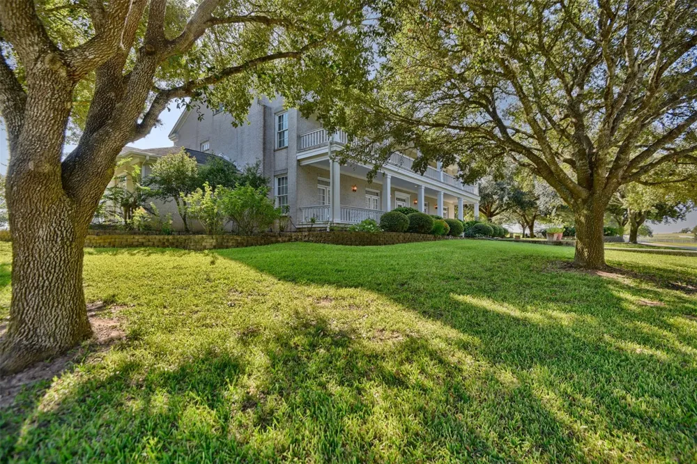 10777 Mazoch Road Weimar, TX 78962