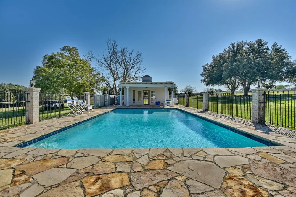 10777 Mazoch Road Weimar, TX 78962