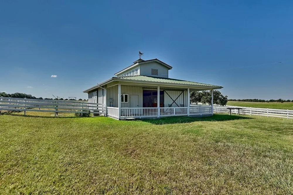 10777 Mazoch Road Weimar, TX 78962