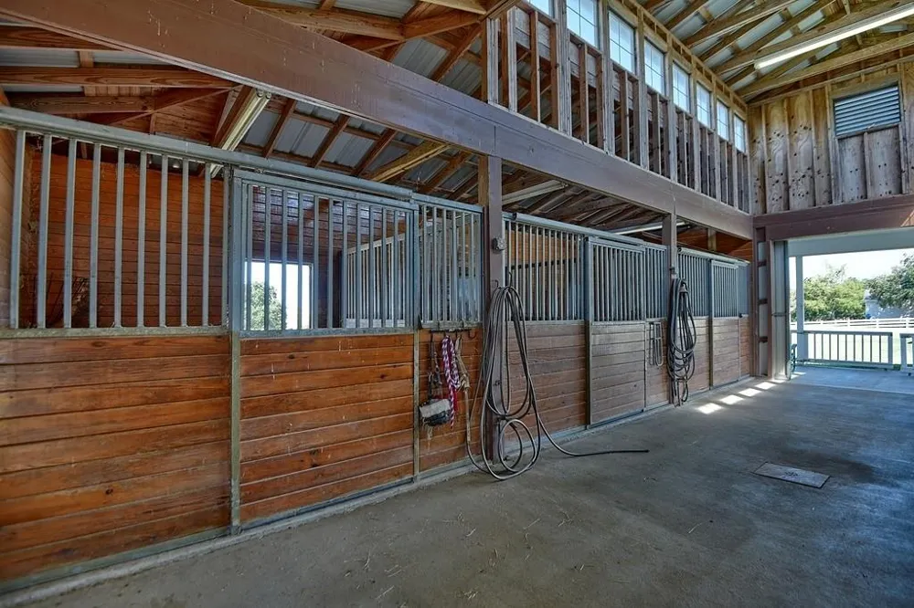 10777 Mazoch Road Weimar, TX 78962