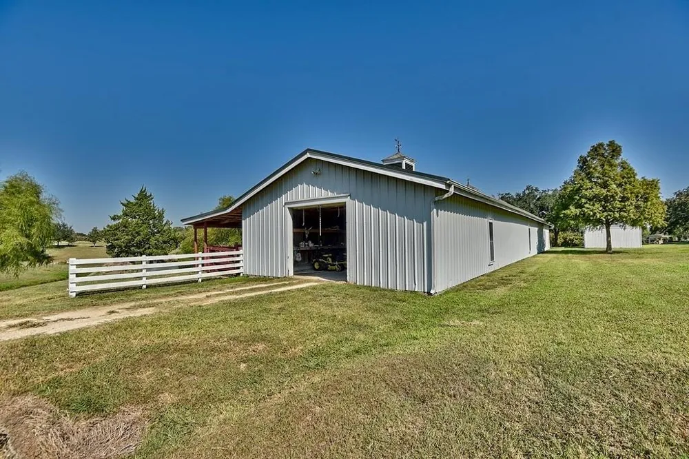 10777 Mazoch Road Weimar, TX 78962
