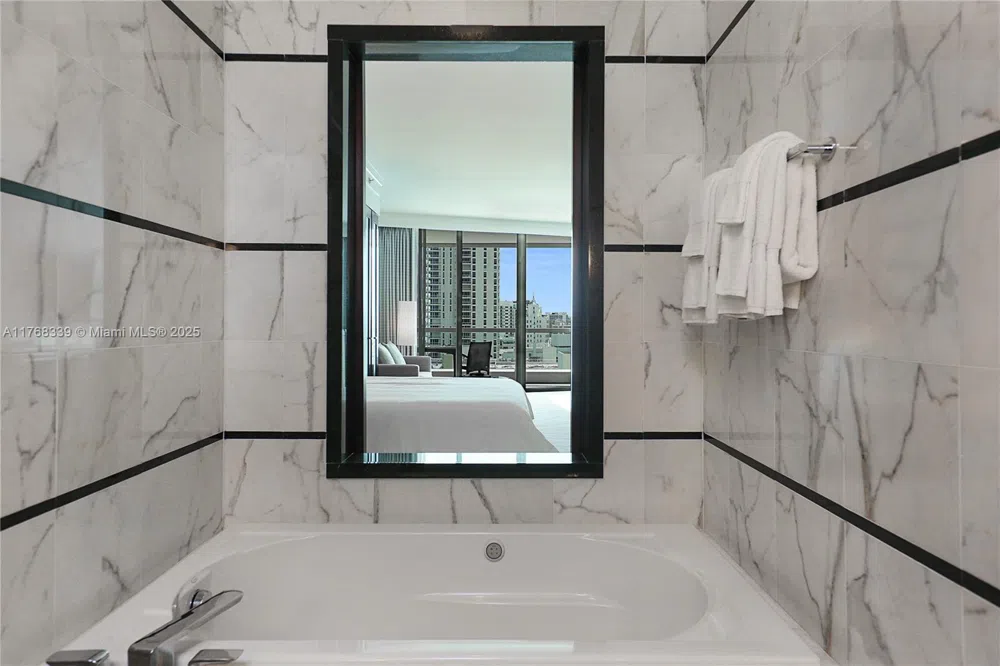 4391 Collins Ave #1415 Miami Beach, FL 33140