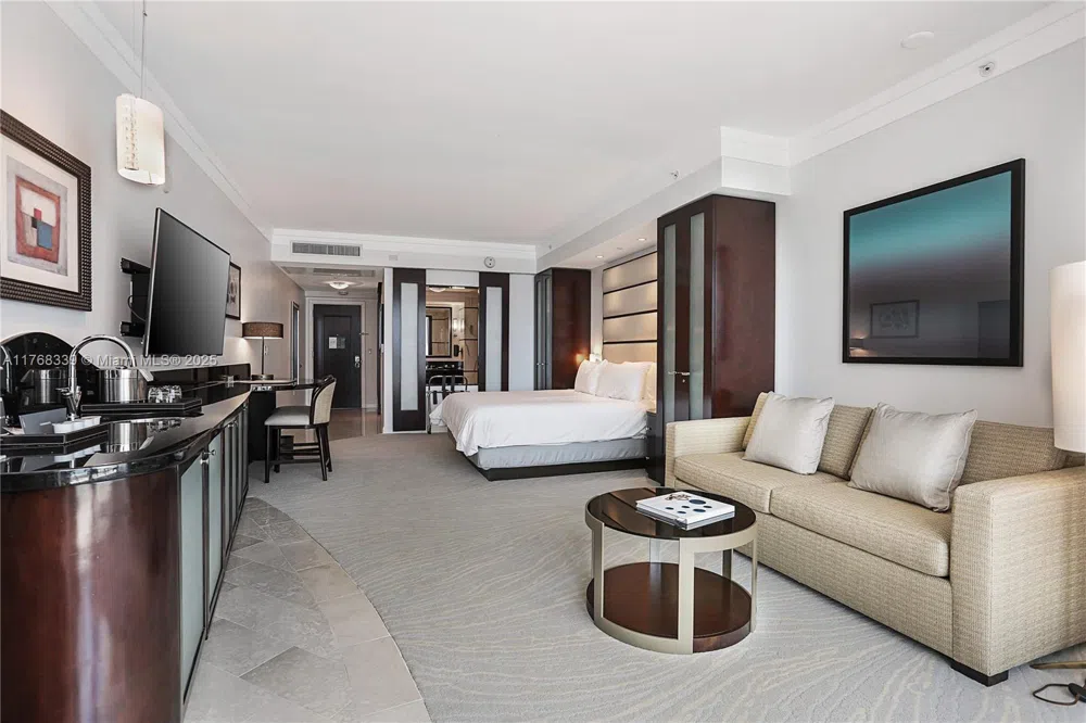 4391 Collins Ave #1415 Miami Beach, FL 33140