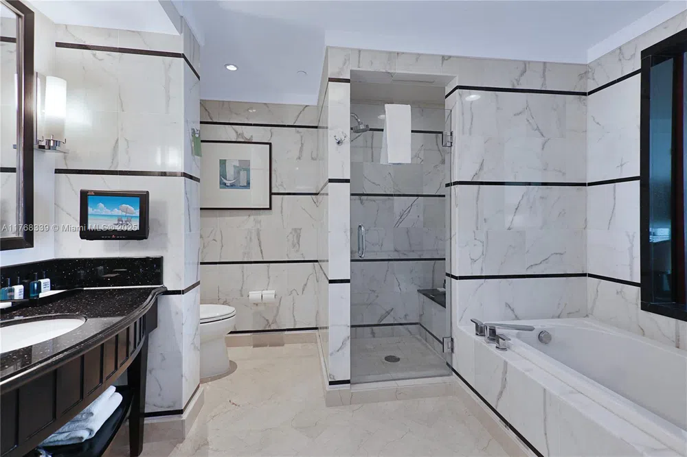 4391 Collins Ave #1415 Miami Beach, FL 33140