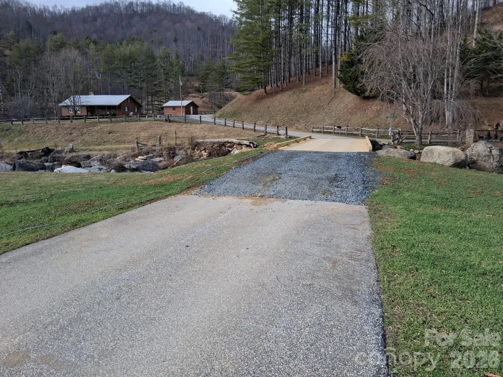 99999 Big Rock Creek Drive Bakersville, NC 28705
