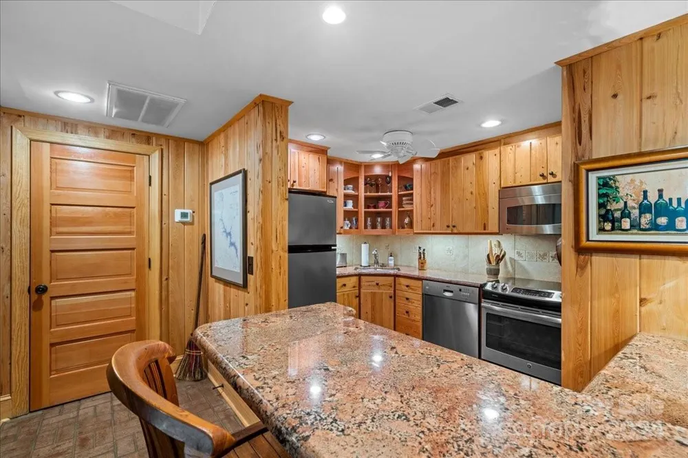 2884 Lake Road Ridgeway, SC 29130
