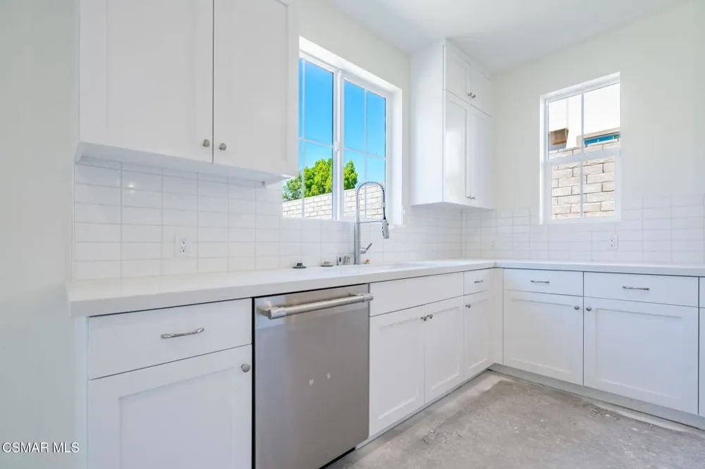 4687 Summit Avenue Simi Valley, CA 93063