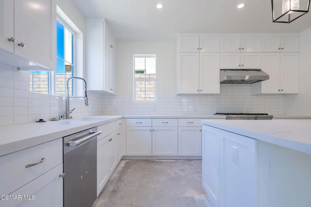 4687 Summit Avenue Simi Valley, CA 93063