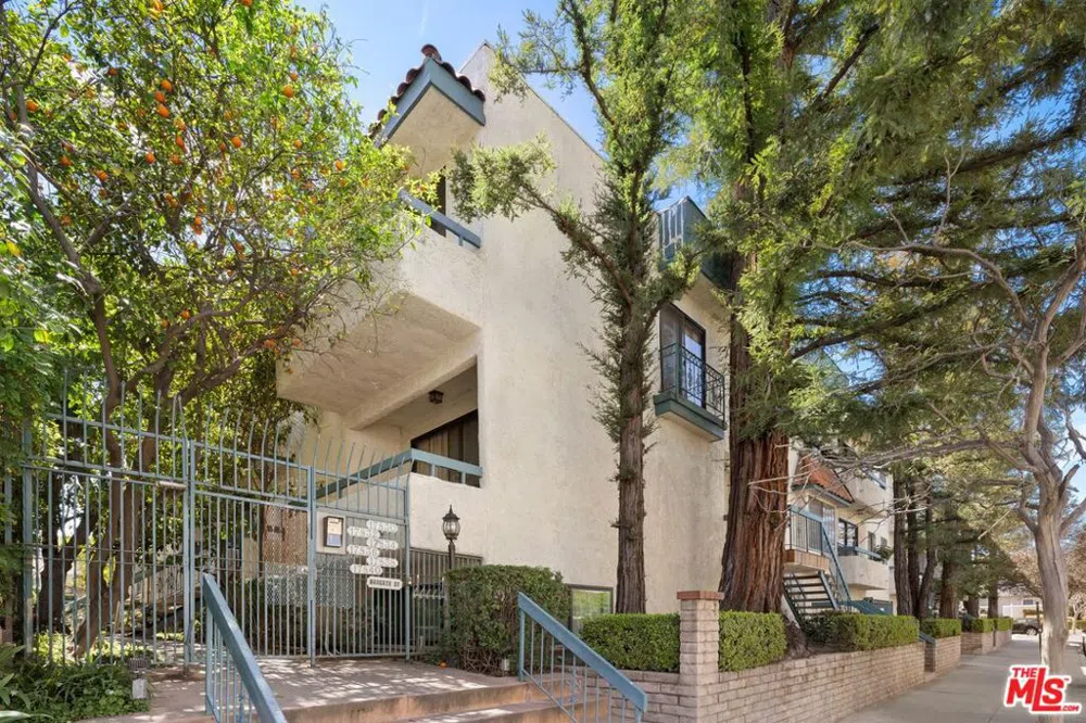 17832 Margate Street Encino, CA 91316