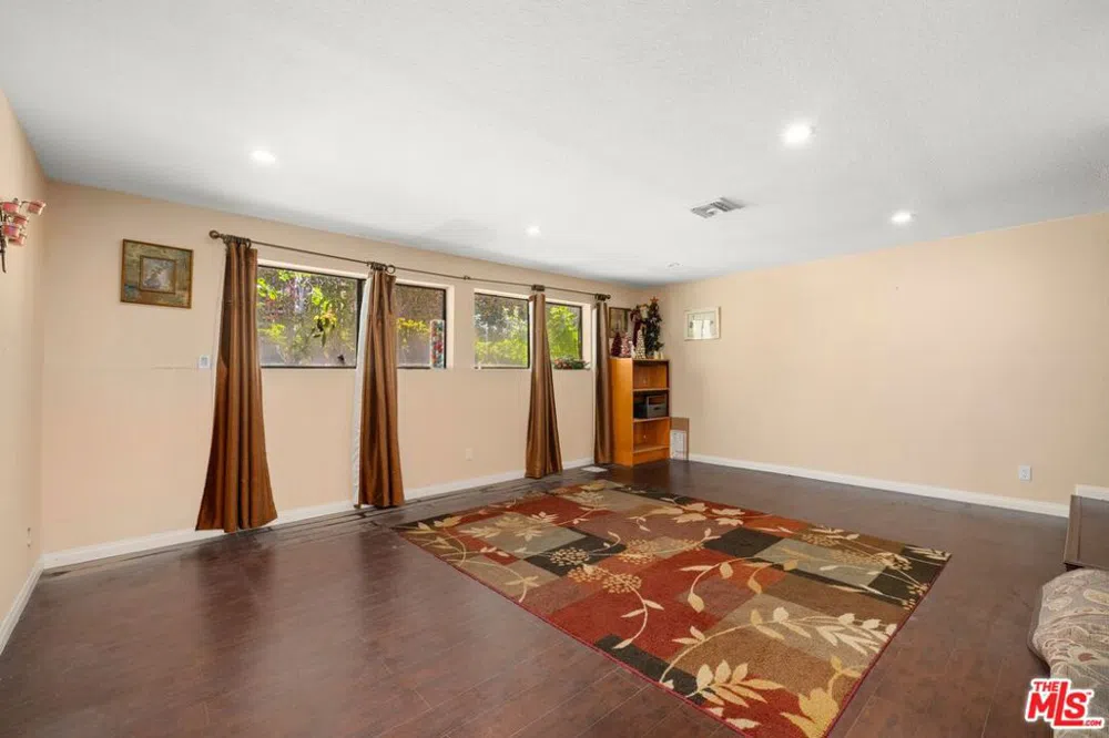 17832 Margate Street Encino, CA 91316