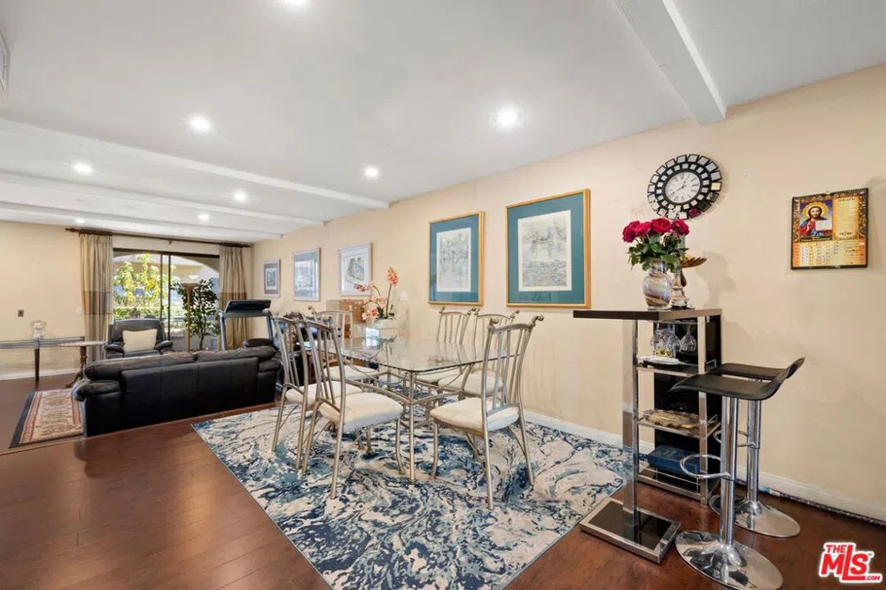 17832 Margate Street Encino, CA 91316