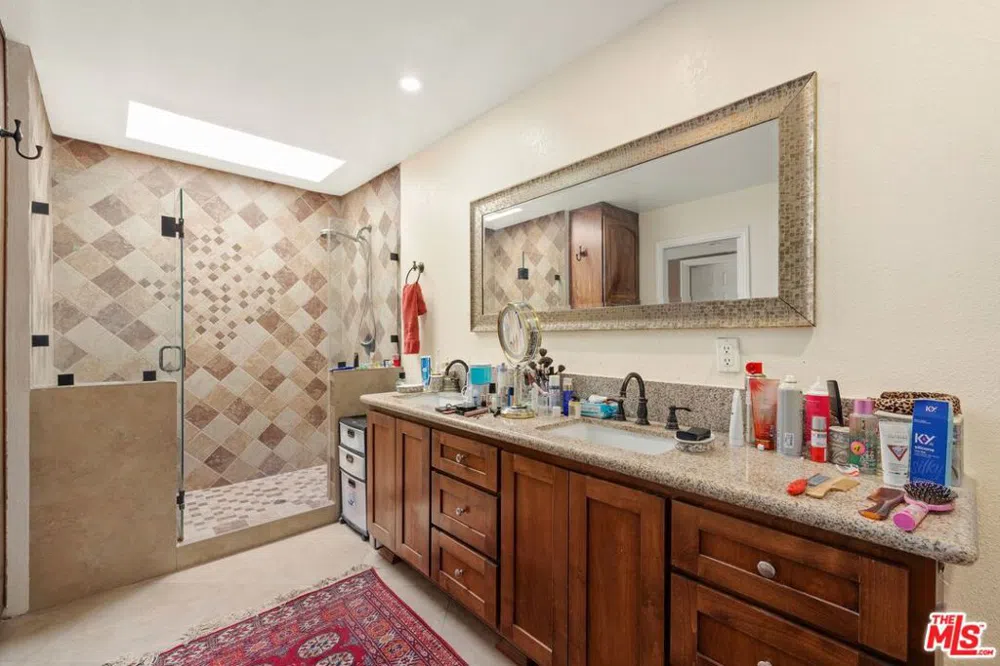 17832 Margate Street Encino, CA 91316