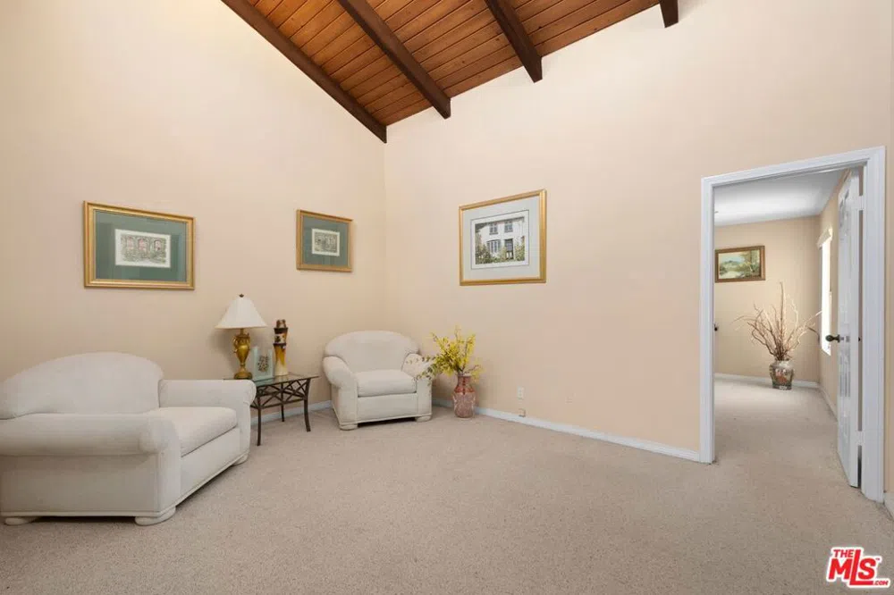 17832 Margate Street Encino, CA 91316