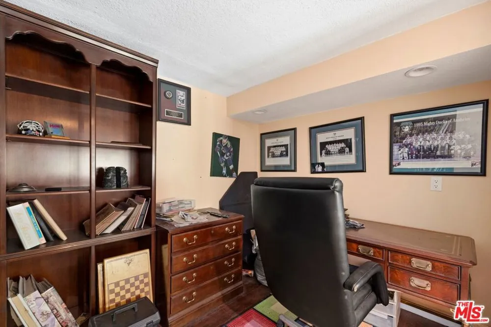 17832 Margate Street Encino, CA 91316