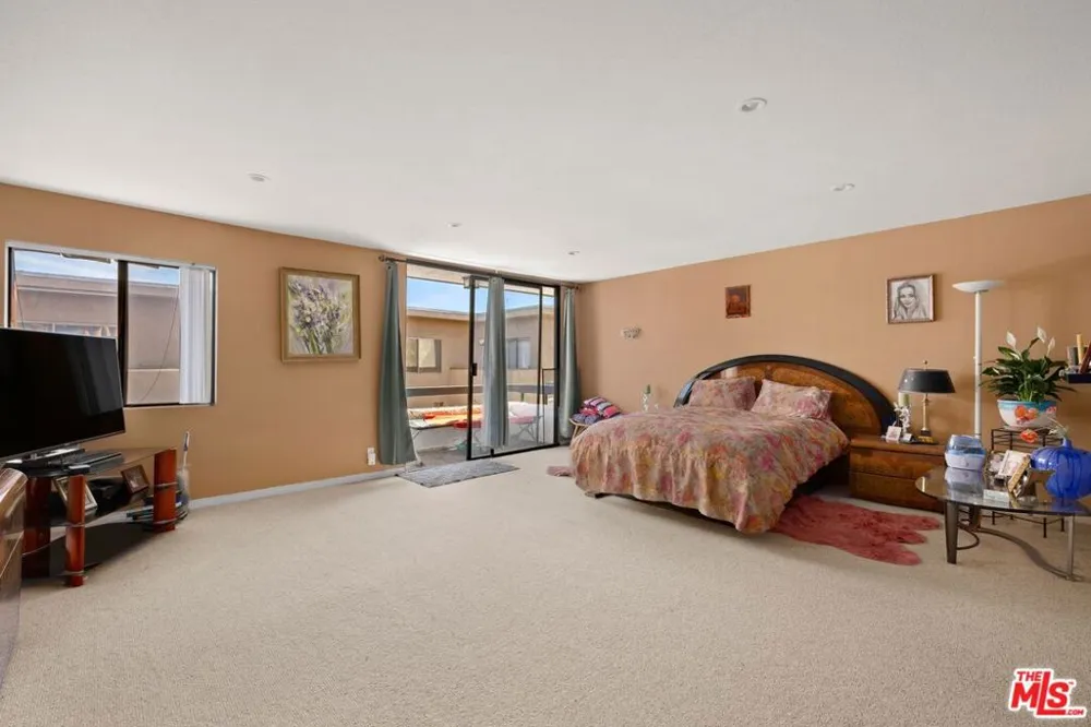 17832 Margate Street Encino, CA 91316