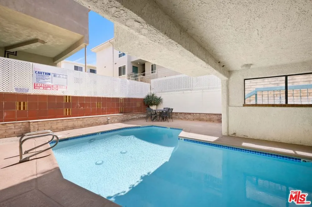 17832 Margate Street Encino, CA 91316