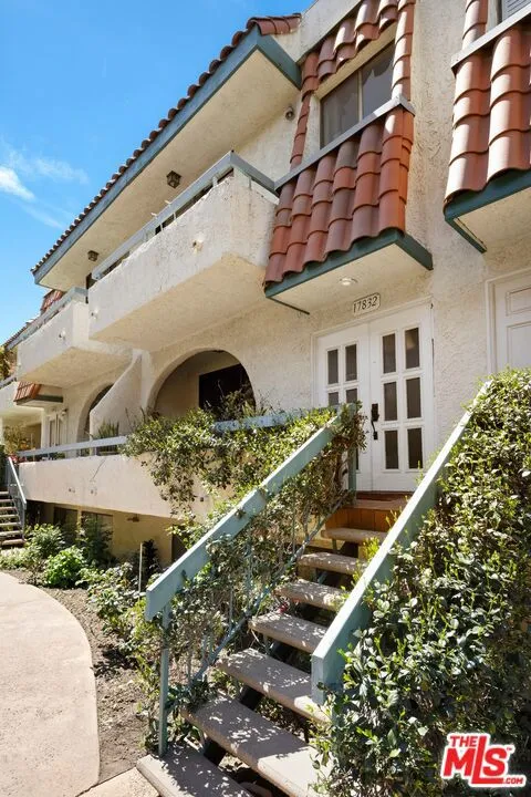 17832 Margate Street Encino, CA 91316