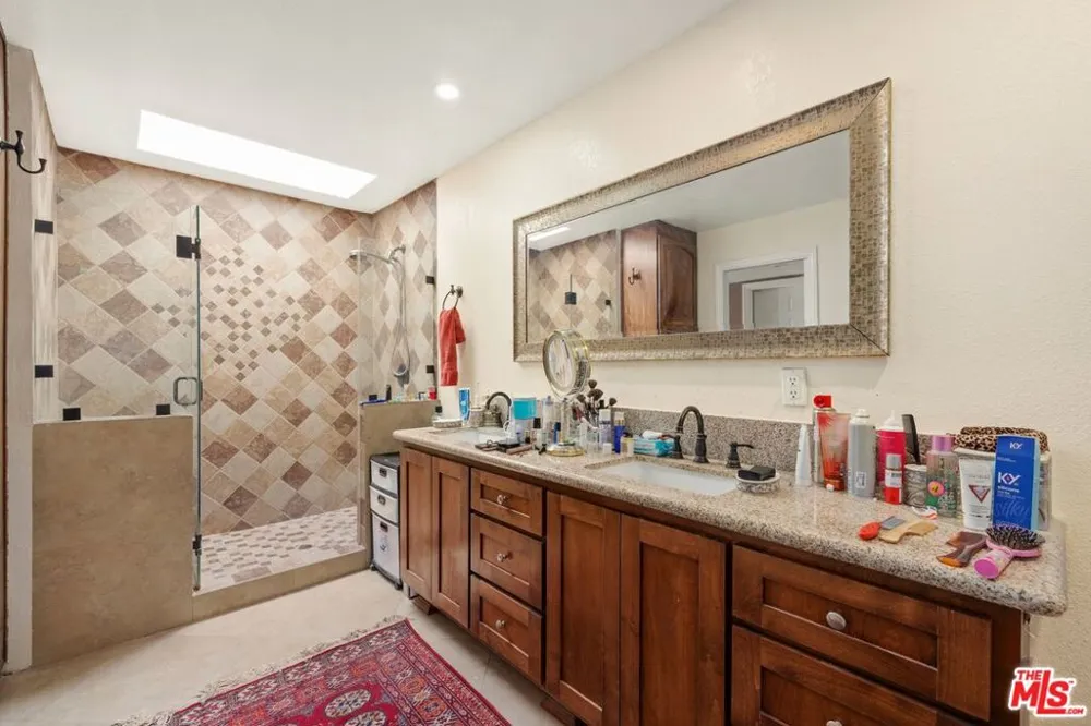 17832 Margate Street Encino, CA 91316