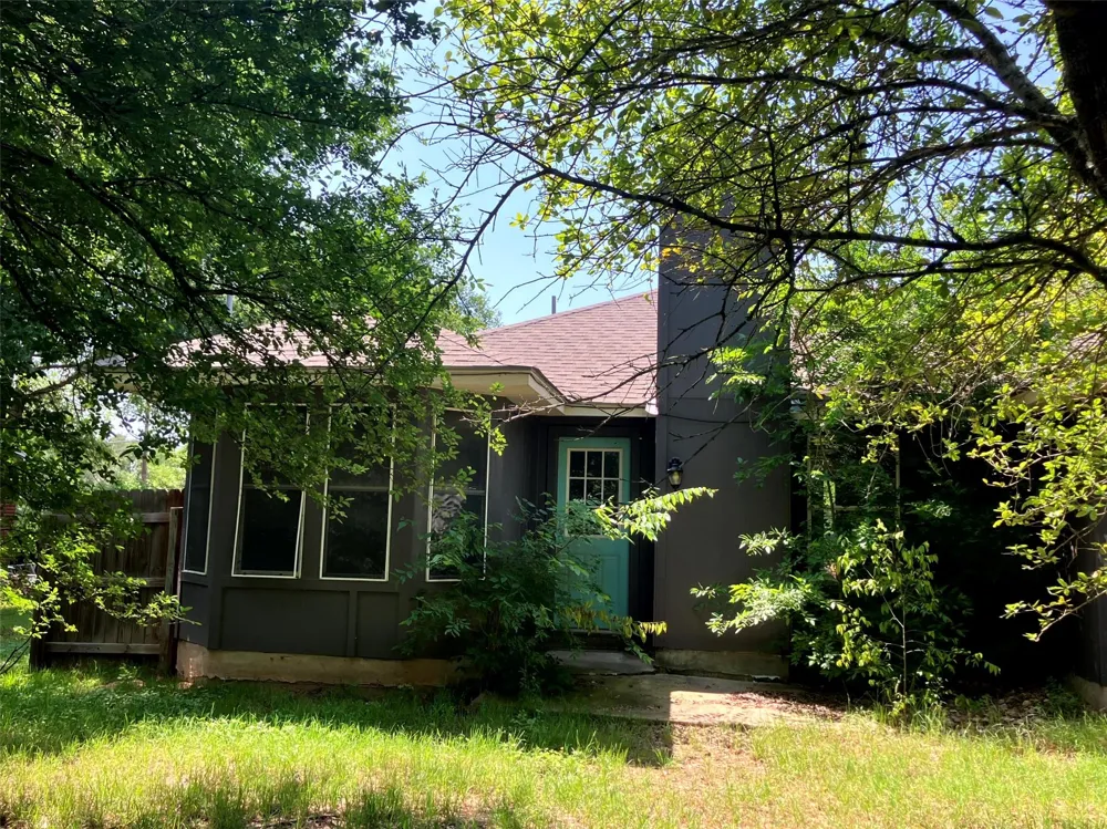193 Oak River Drive Cedar Creek, TX 78612