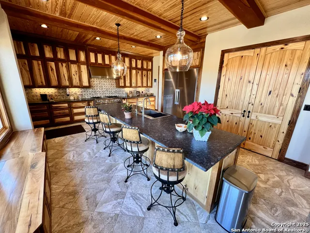 163 Northridge Dr Mountain Home, TX 78058