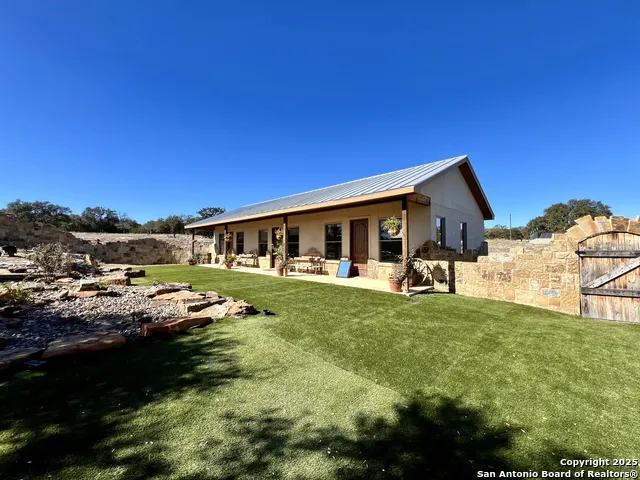 163 Northridge Dr Mountain Home, TX 78058