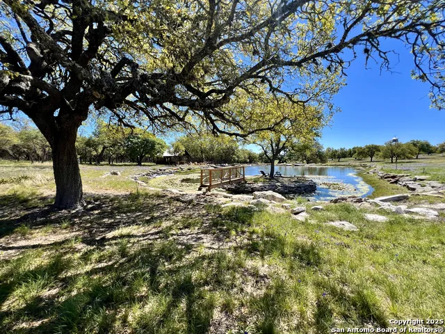 163 Northridge Dr Mountain Home, TX 78058