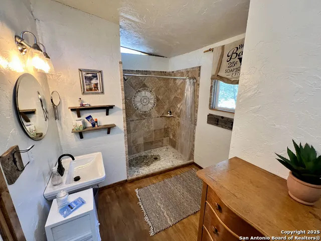 163 Northridge Dr Mountain Home, TX 78058
