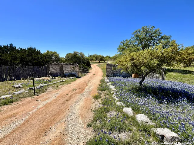 163 Northridge Dr Mountain Home, TX 78058