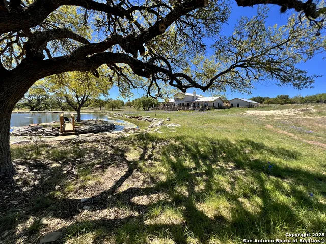 163 Northridge Dr Mountain Home, TX 78058
