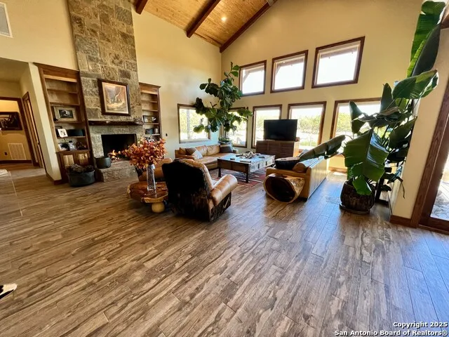 163 Northridge Dr Mountain Home, TX 78058